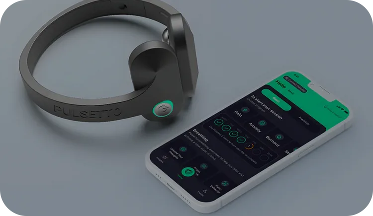 Pulsetto-Fit-Gerät neben einem Smartphone mit der Pulsetto-App